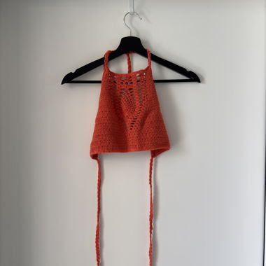 Haut court crochet à encolure halter