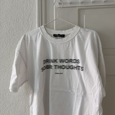 Three Hills „Drunk Words Sober Thoughts“ T-shirt