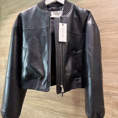Babaton Synergy Bomberjacke Aritzia Neu