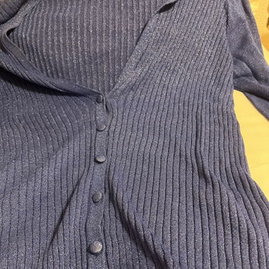 blauglitzernder Cardigan