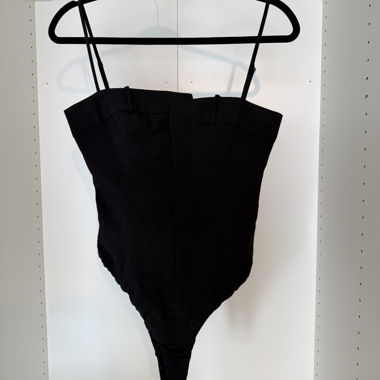 Body nero con spalline sottili