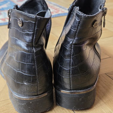Faux leather black ankle boots 40