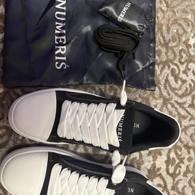 Numeris Sneakers