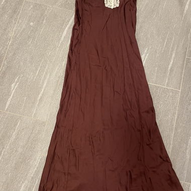 Négligé bordeaux avec dentelle