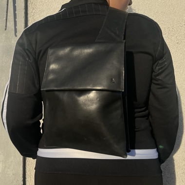 schwarze Leder-Schultertasche
