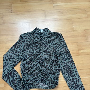 Leo Top