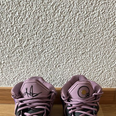 Kyrie Infinity Amethyst Wave Metallic Gold