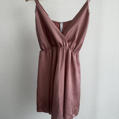 Rosafarbener Satin-Jumpsuit 