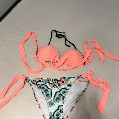 Ensemble de bikini rose à motifs