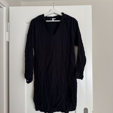 Schwarzes H&M Kleid mit Struktur
