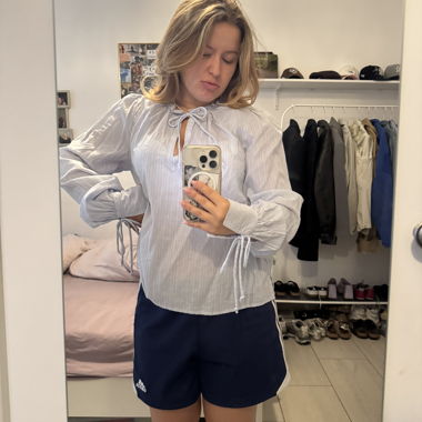 hellblaue bluse