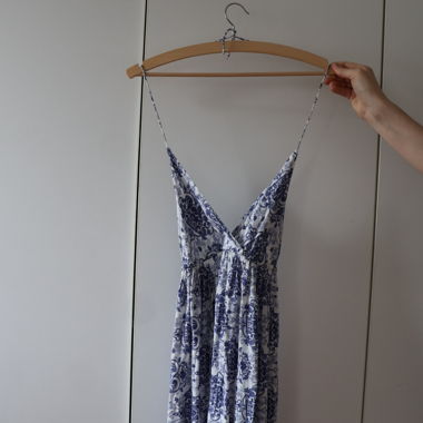 Summer dress with open back to tie at the back