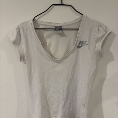 T-shirt bianca a V Nike M