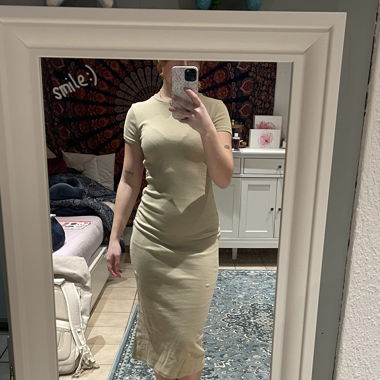 Beiges Kleid
