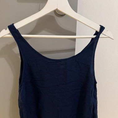 Sommerliches blaues Top mit Stickerei