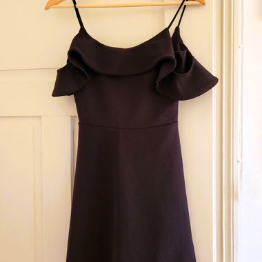 Vestito corto nero con volant