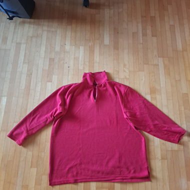 Roter Sweatshirt-Pullover mit Zipper