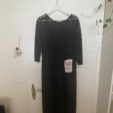 Elegantes hochgeschlossenes Kleid mit Ärmeln