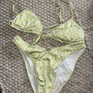 Yellow the label bikini
