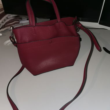Burgundy handbag with shoulder strap