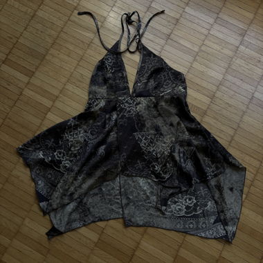Silence : Noise Halter  Silk Top