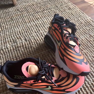 Baskets NIKE taille 38.5