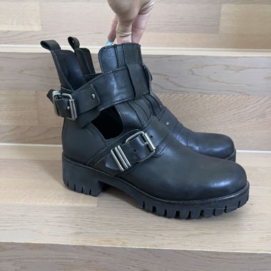 Stivali in pelle con cut-out