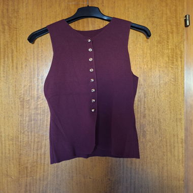 Bordeauxfarbenes ärmelloses Top