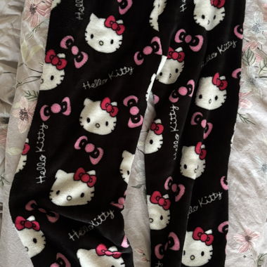 Hello-Kitty-Hose
