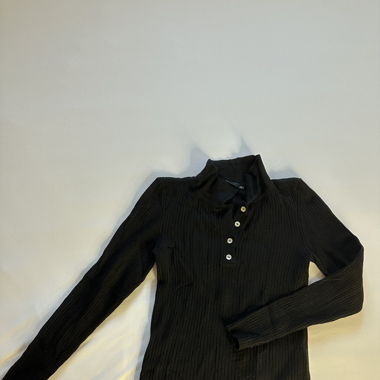 Basic black longsleeve with collar