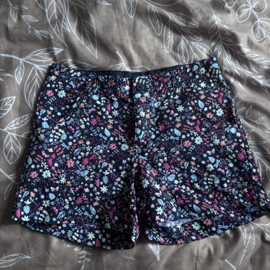 Blumige Columbia-Shorts