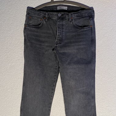 Graue Jeans