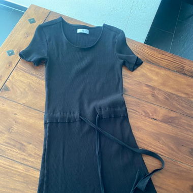 Schwarzes Kleid