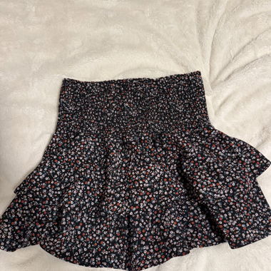 Blumiger Smocked-Minirock