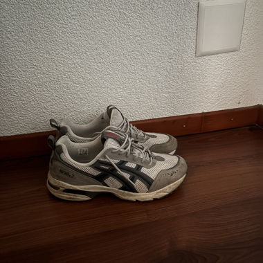 Chaussures de course Asics, taille 44