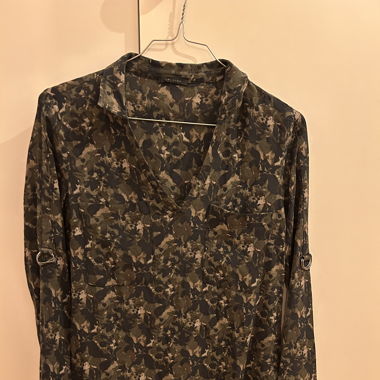 Très belle Blouse  kaki  taille / S