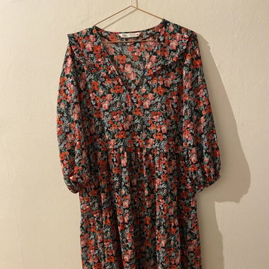 Langes Blumenkleid