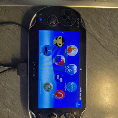 PS Vita con adattatore e custodia