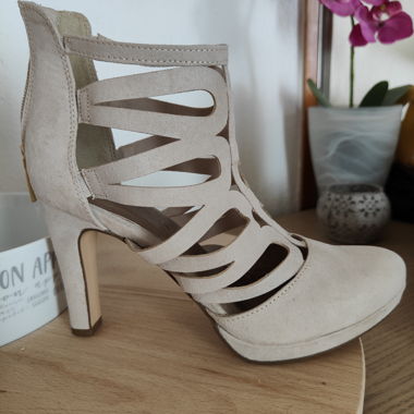 Décolleté beige