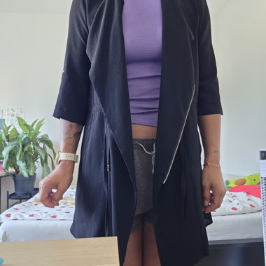 Giacca leggera nera asimmetrica o Vestito corto