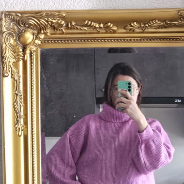 Sweater with collar