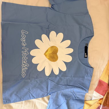 Hellblaues Love Moschino T-Shirt