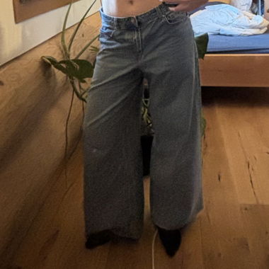 Blaue Baggy-Jeans