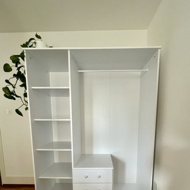Kleiderschrank
