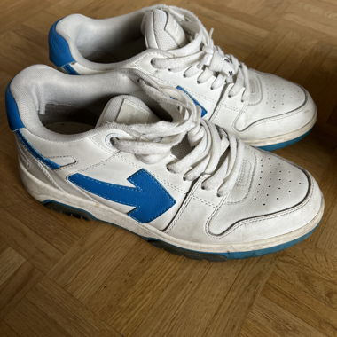 Off-White Sneaker