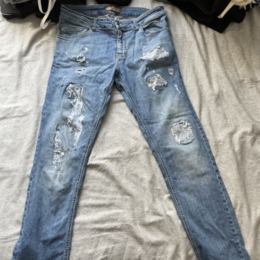 Jeans blu strappati