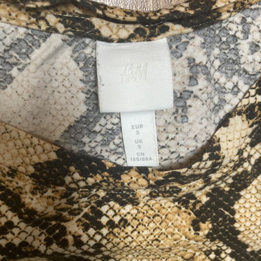Top H&M con stampa serpente