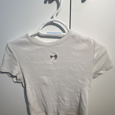  Shirt mit Herz cut out