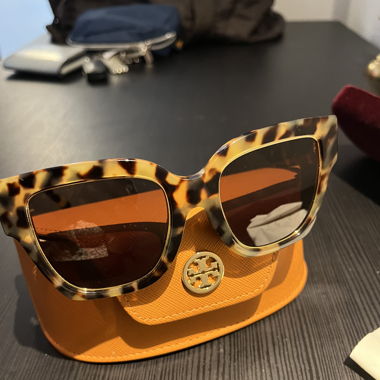 Tory Burch Sonnenbrille mit Etui