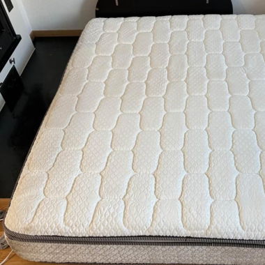 Matelas avec sur matelas intégré 